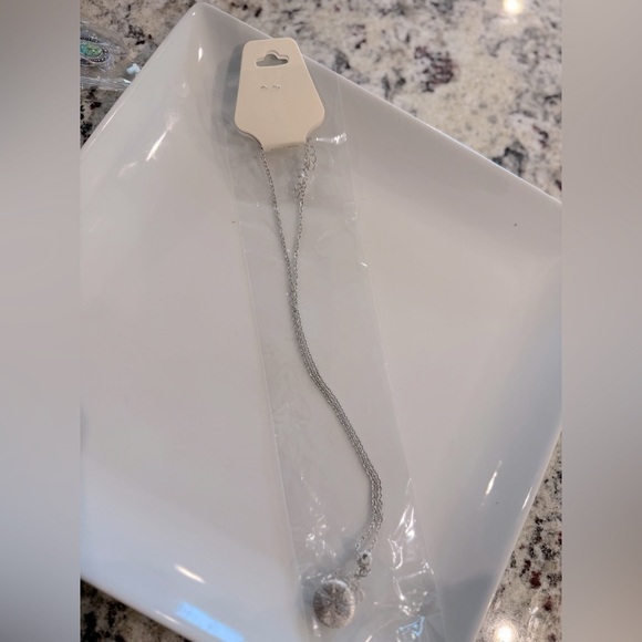 Fashion Jewelry Elegant Silver White Mermaid Pendant Necklace - Picture 3 of 4